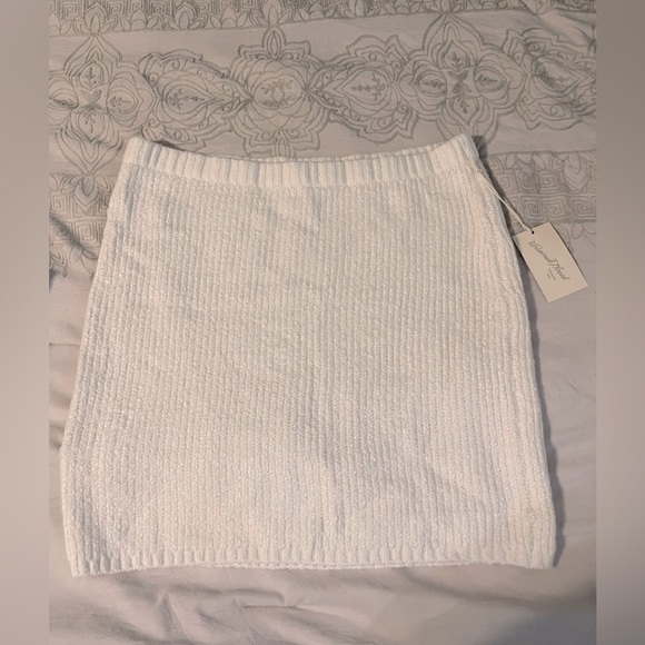 V neck Sweater vest/mini skirt two piece set - Picture 6 of 7